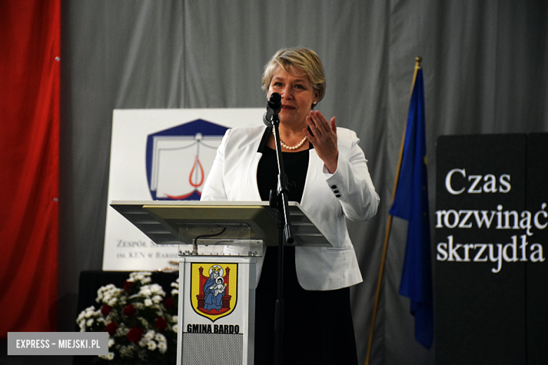 Uroczysty apel z okazji Dnia Edukacji Narodowej i pasowanie pierwszaków