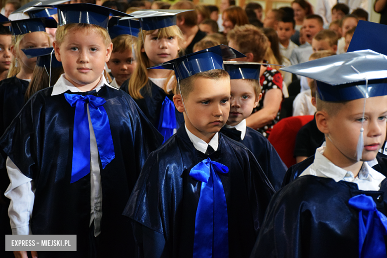 Uroczysty apel z okazji Dnia Edukacji Narodowej i pasowanie pierwszaków