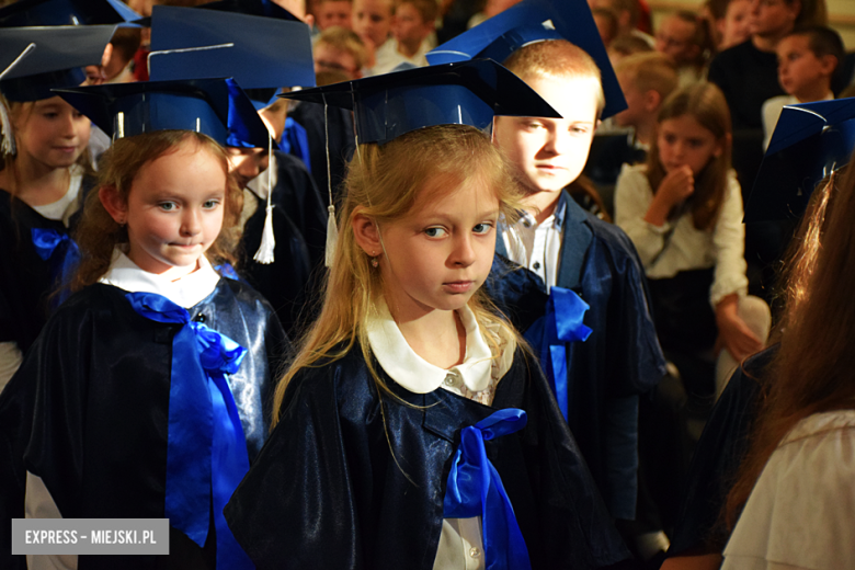 Uroczysty apel z okazji Dnia Edukacji Narodowej i pasowanie pierwszaków