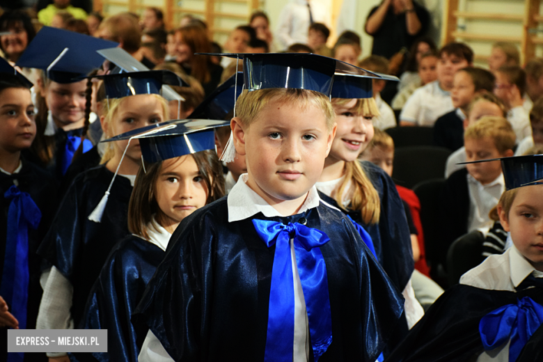 Uroczysty apel z okazji Dnia Edukacji Narodowej i pasowanie pierwszaków