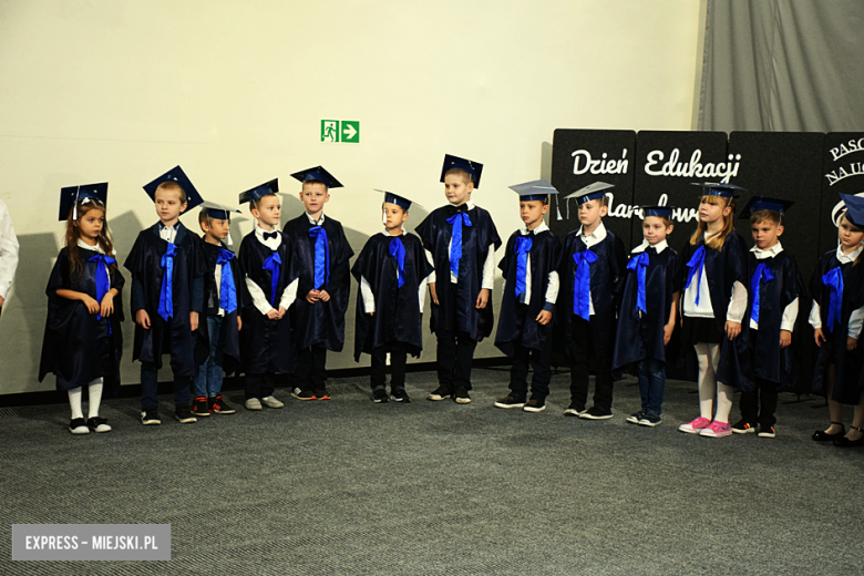 Uroczysty apel z okazji Dnia Edukacji Narodowej i pasowanie pierwszaków