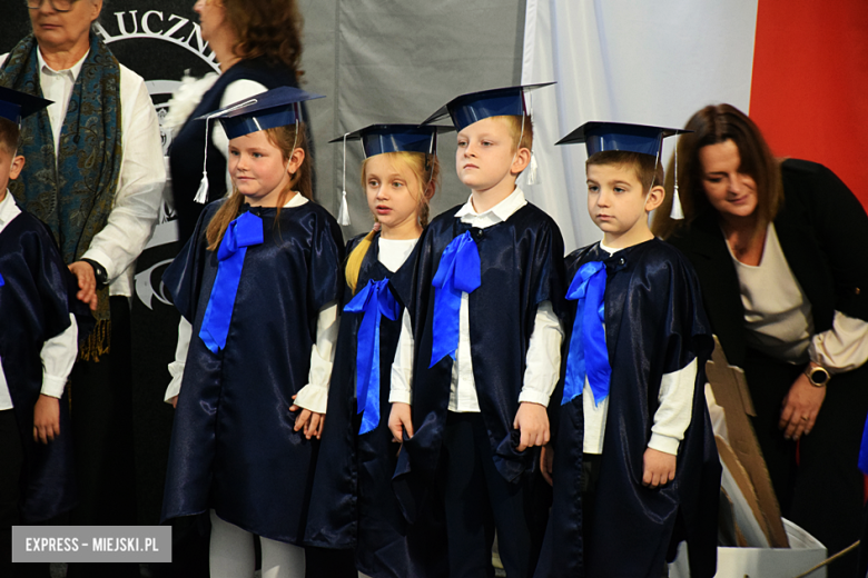 Uroczysty apel z okazji Dnia Edukacji Narodowej i pasowanie pierwszaków