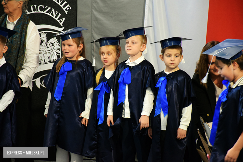 Uroczysty apel z okazji Dnia Edukacji Narodowej i pasowanie pierwszaków