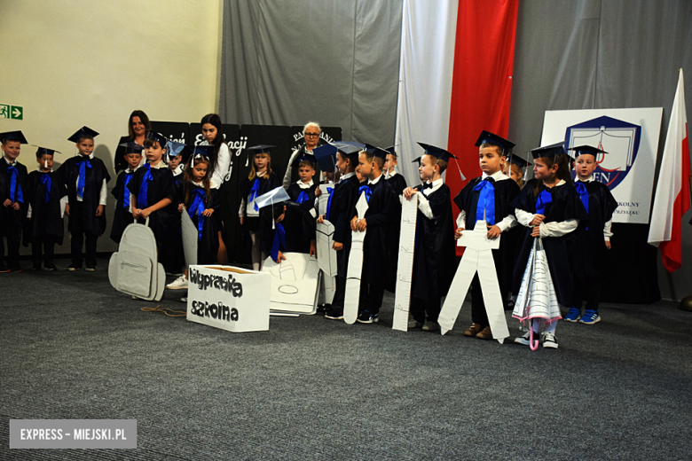 Uroczysty apel z okazji Dnia Edukacji Narodowej i pasowanie pierwszaków