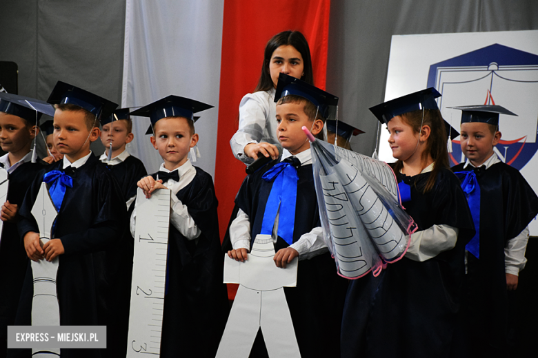 Uroczysty apel z okazji Dnia Edukacji Narodowej i pasowanie pierwszaków