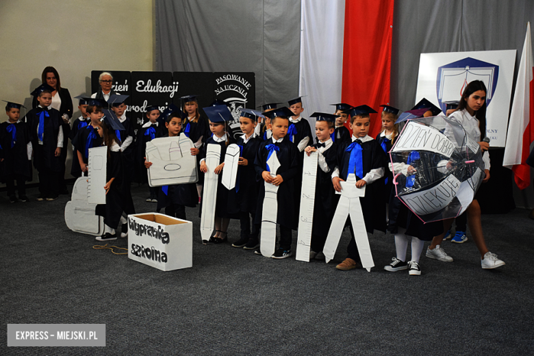 Uroczysty apel z okazji Dnia Edukacji Narodowej i pasowanie pierwszaków