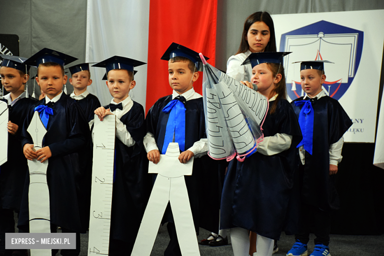 Uroczysty apel z okazji Dnia Edukacji Narodowej i pasowanie pierwszaków