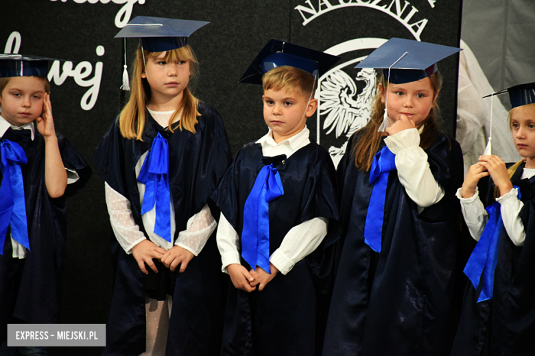 Uroczysty apel z okazji Dnia Edukacji Narodowej i pasowanie pierwszaków