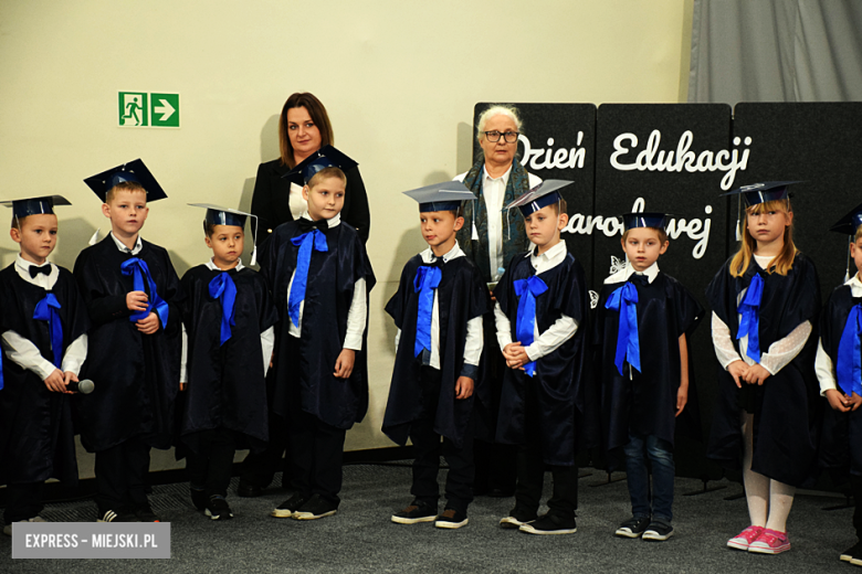 Uroczysty apel z okazji Dnia Edukacji Narodowej i pasowanie pierwszaków