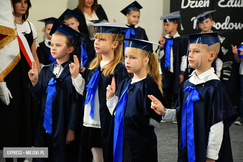 Uroczysty apel z okazji Dnia Edukacji Narodowej i pasowanie pierwszaków