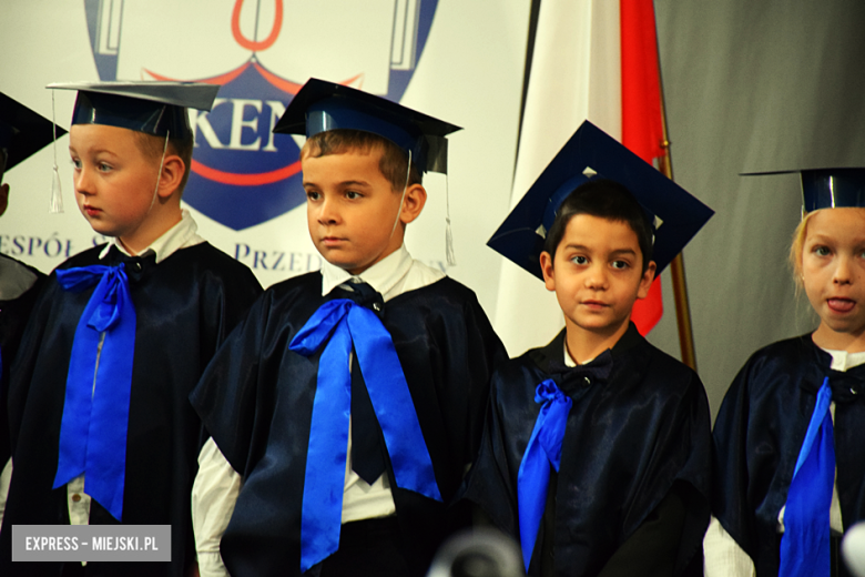 Uroczysty apel z okazji Dnia Edukacji Narodowej i pasowanie pierwszaków