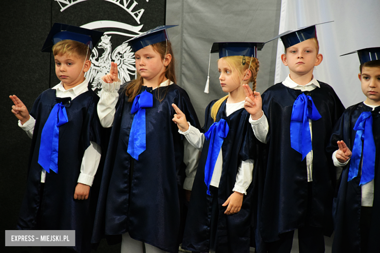Uroczysty apel z okazji Dnia Edukacji Narodowej i pasowanie pierwszaków