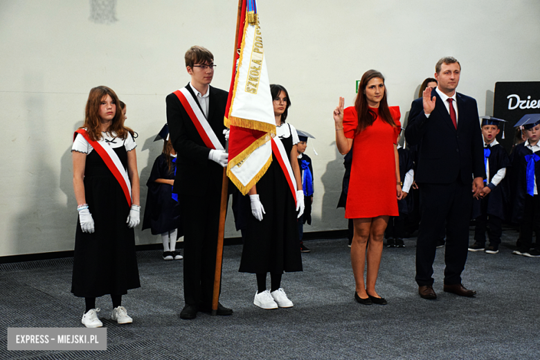 Uroczysty apel z okazji Dnia Edukacji Narodowej i pasowanie pierwszaków
