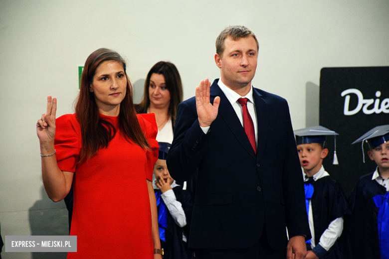 Uroczysty apel z okazji Dnia Edukacji Narodowej i pasowanie pierwszaków