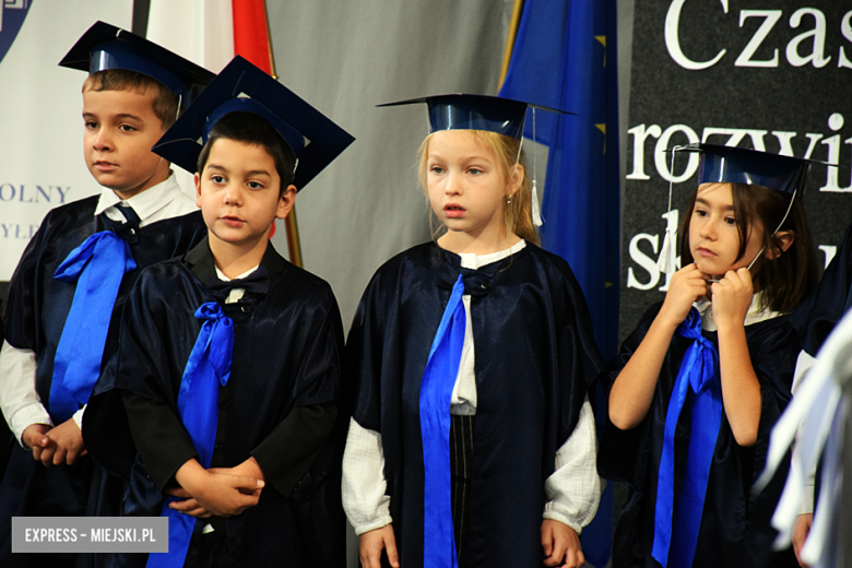 Uroczysty apel z okazji Dnia Edukacji Narodowej i pasowanie pierwszaków