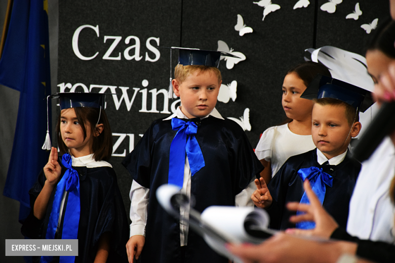 Uroczysty apel z okazji Dnia Edukacji Narodowej i pasowanie pierwszaków