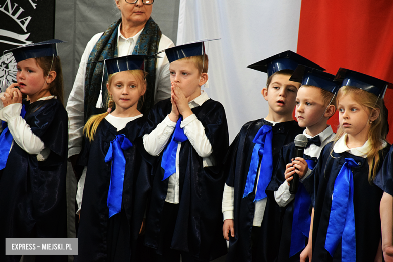 Uroczysty apel z okazji Dnia Edukacji Narodowej i pasowanie pierwszaków