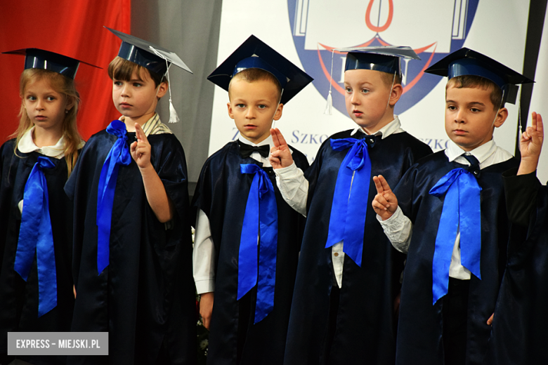 Uroczysty apel z okazji Dnia Edukacji Narodowej i pasowanie pierwszaków