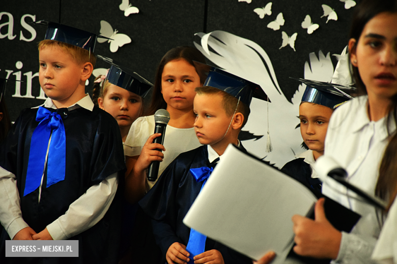 Uroczysty apel z okazji Dnia Edukacji Narodowej i pasowanie pierwszaków