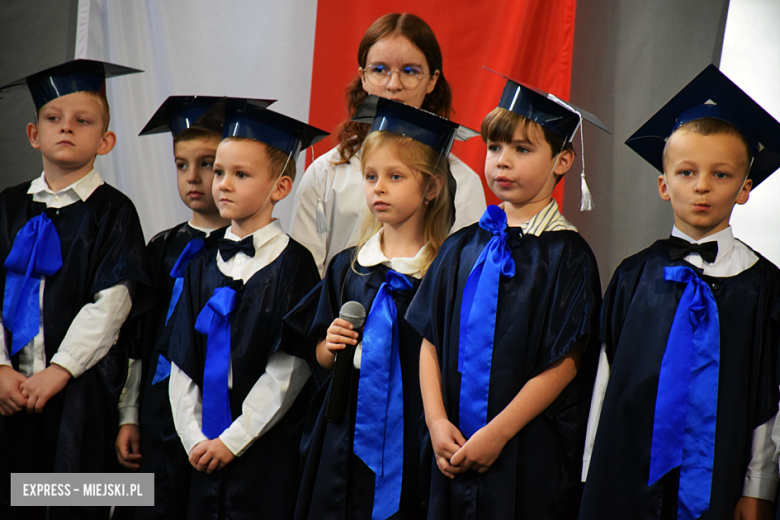 Uroczysty apel z okazji Dnia Edukacji Narodowej i pasowanie pierwszaków