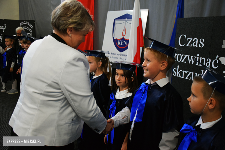 Uroczysty apel z okazji Dnia Edukacji Narodowej i pasowanie pierwszaków