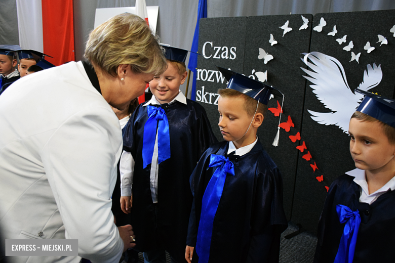 Uroczysty apel z okazji Dnia Edukacji Narodowej i pasowanie pierwszaków