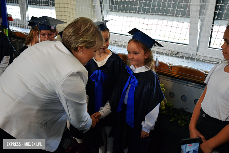 Uroczysty apel z okazji Dnia Edukacji Narodowej i pasowanie pierwszaków