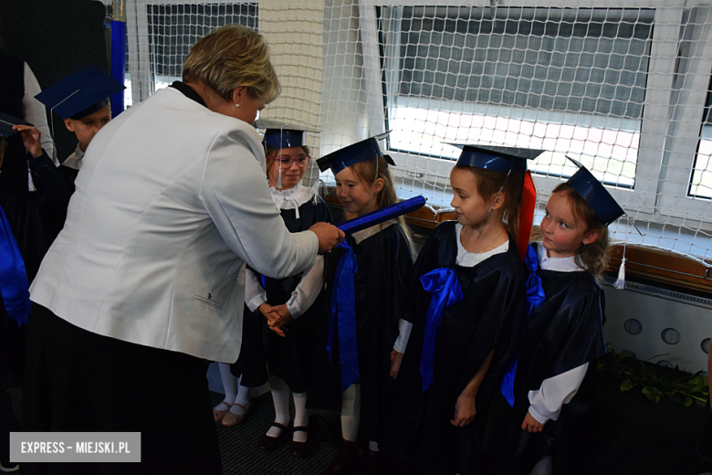 Uroczysty apel z okazji Dnia Edukacji Narodowej i pasowanie pierwszaków