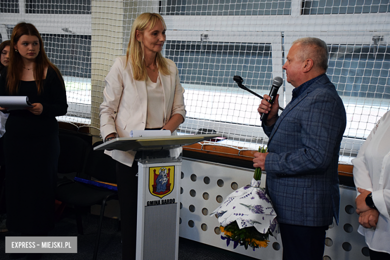 Uroczysty apel z okazji Dnia Edukacji Narodowej i pasowanie pierwszaków