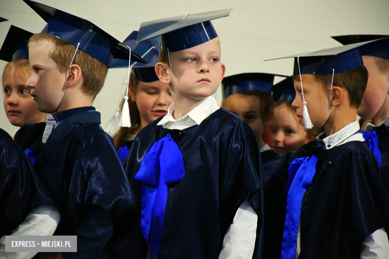 Uroczysty apel z okazji Dnia Edukacji Narodowej i pasowanie pierwszaków