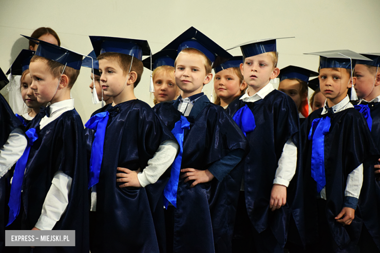 Uroczysty apel z okazji Dnia Edukacji Narodowej i pasowanie pierwszaków