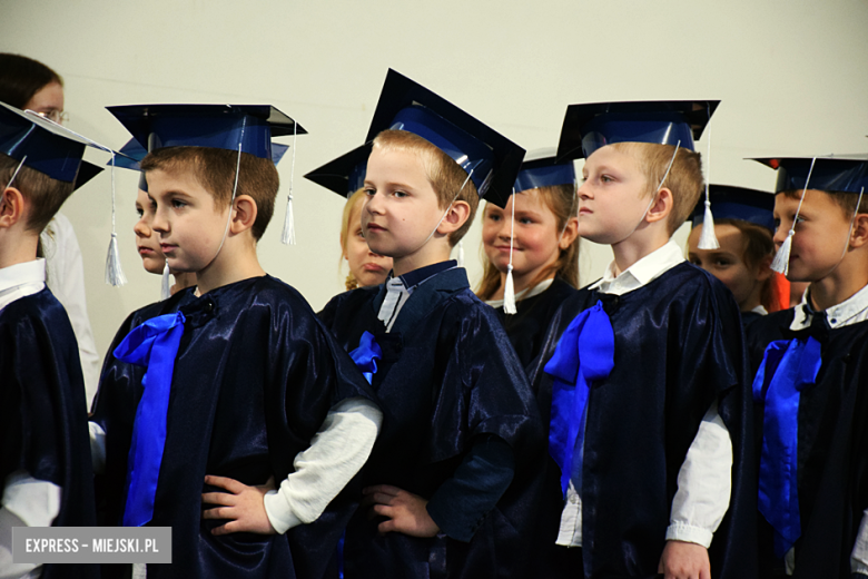 Uroczysty apel z okazji Dnia Edukacji Narodowej i pasowanie pierwszaków