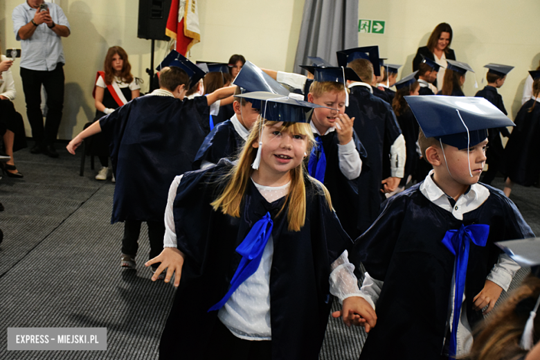 Uroczysty apel z okazji Dnia Edukacji Narodowej i pasowanie pierwszaków