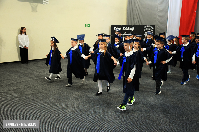 Uroczysty apel z okazji Dnia Edukacji Narodowej i pasowanie pierwszaków