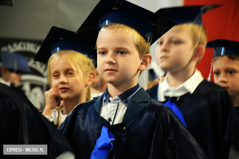 Uroczysty apel z okazji Dnia Edukacji Narodowej i pasowanie pierwszaków