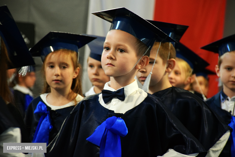 Uroczysty apel z okazji Dnia Edukacji Narodowej i pasowanie pierwszaków