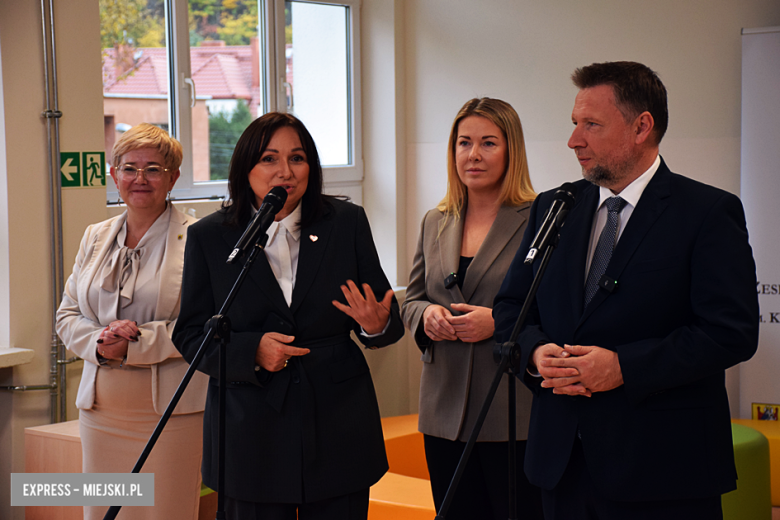 Uczniowie i przedszkolaki wrócili „do siebie”. Odnowiona szkoła oficjalnie otwarta po powodzi