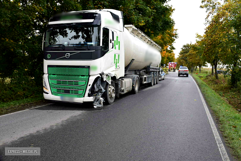 Zderzenie osobówki z samochodem ciężarowym