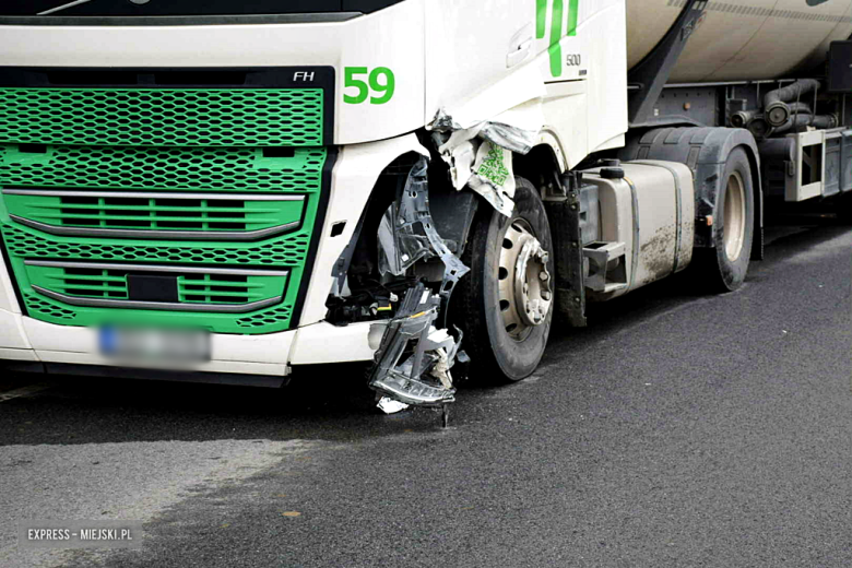 Zderzenie osobówki z samochodem ciężarowym
