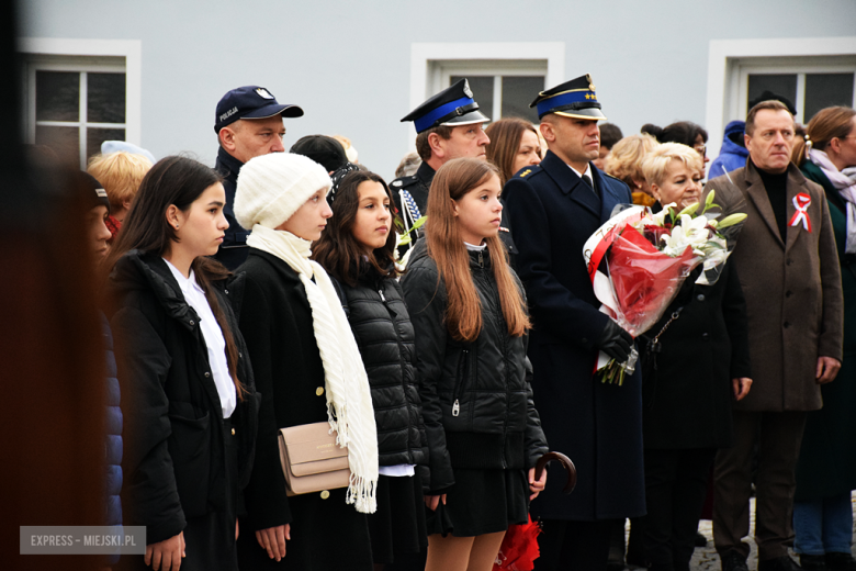 „To nasz wspólny hołd dla bohaterów”. W Bardzie odsłonięto pomnik Poległym za Ojczyznę [foto]