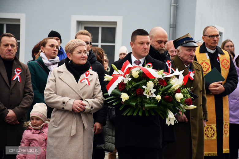 „To nasz wspólny hołd dla bohaterów”. W Bardzie odsłonięto pomnik Poległym za Ojczyznę [foto]