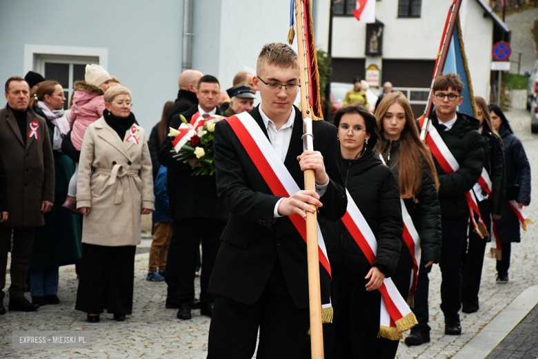 „To nasz wspólny hołd dla bohaterów”. W Bardzie odsłonięto pomnik Poległym za Ojczyznę [foto]