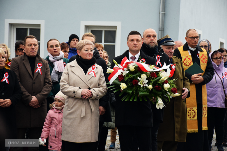 „To nasz wspólny hołd dla bohaterów”. W Bardzie odsłonięto pomnik Poległym za Ojczyznę [foto]