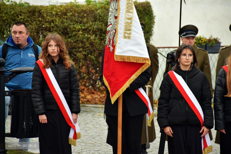 „To nasz wspólny hołd dla bohaterów”. W Bardzie odsłonięto pomnik Poległym za Ojczyznę [foto]
