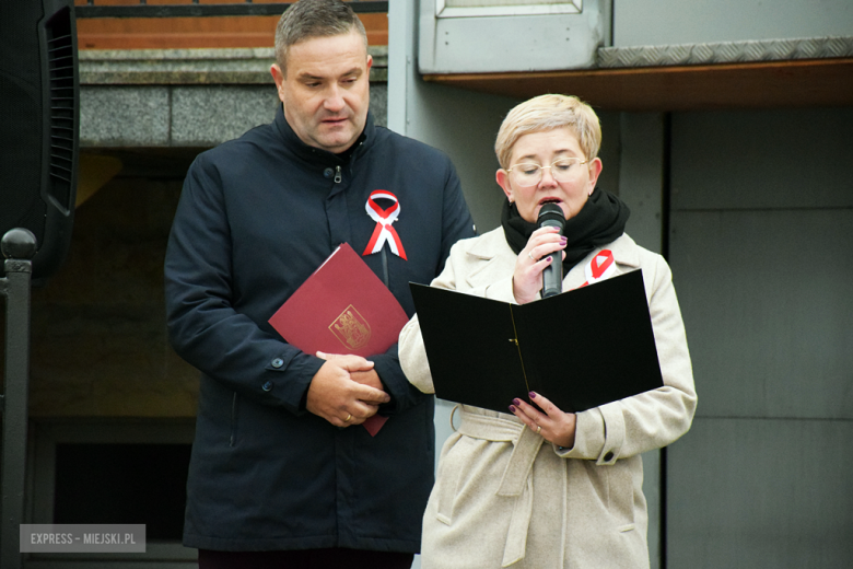 „To nasz wspólny hołd dla bohaterów”. W Bardzie odsłonięto pomnik Poległym za Ojczyznę [foto]