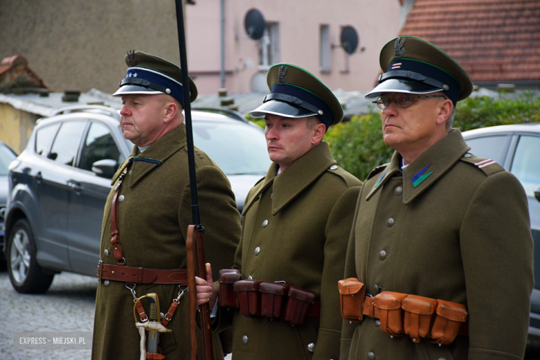 „To nasz wspólny hołd dla bohaterów”. W Bardzie odsłonięto pomnik Poległym za Ojczyznę [foto]