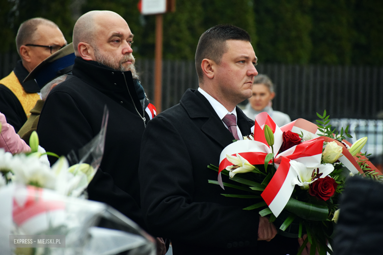 „To nasz wspólny hołd dla bohaterów”. W Bardzie odsłonięto pomnik Poległym za Ojczyznę [foto]