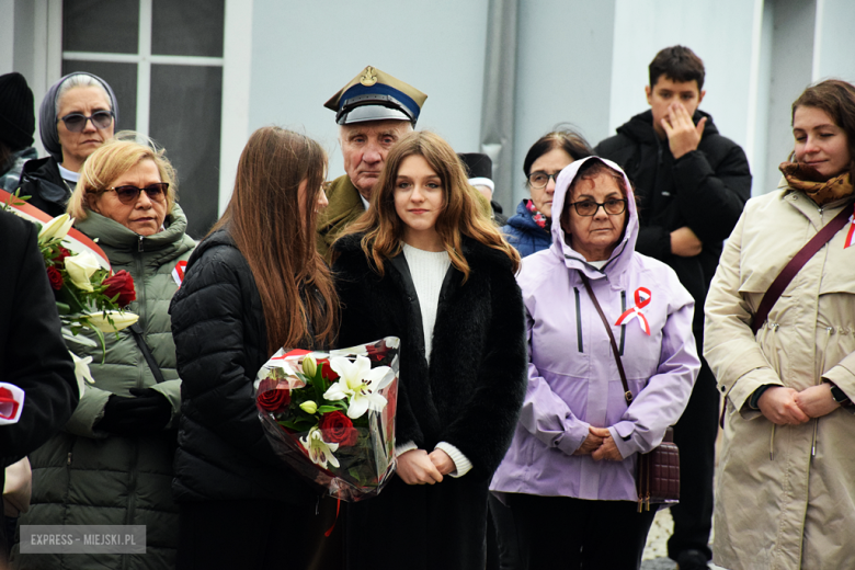 „To nasz wspólny hołd dla bohaterów”. W Bardzie odsłonięto pomnik Poległym za Ojczyznę [foto]