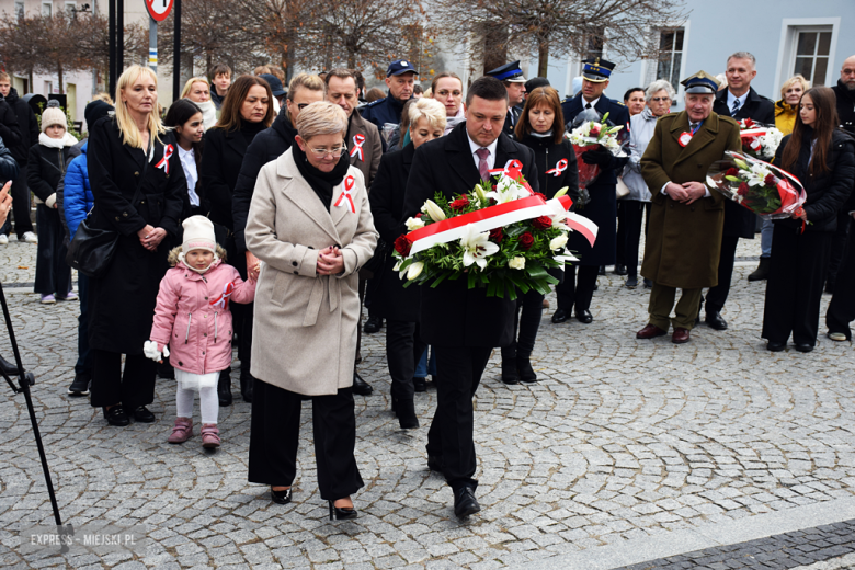 „To nasz wspólny hołd dla bohaterów”. W Bardzie odsłonięto pomnik Poległym za Ojczyznę [foto]