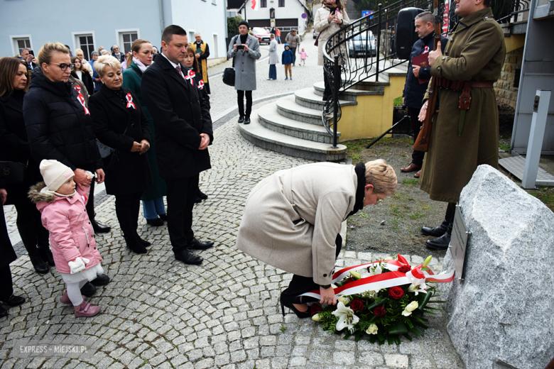 „To nasz wspólny hołd dla bohaterów”. W Bardzie odsłonięto pomnik Poległym za Ojczyznę [foto]